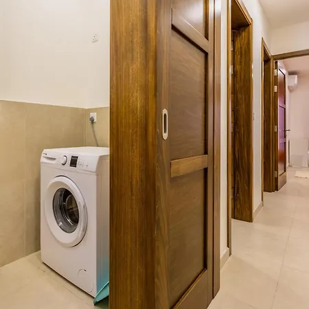 Appartement New 2 Bedroom Fl 7 *